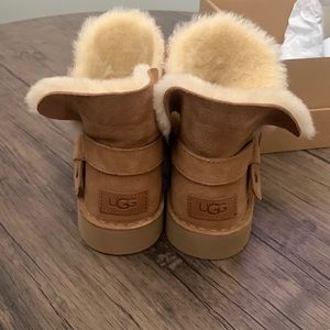 Brand New Never worn Ugg Boots. Size 6.5.